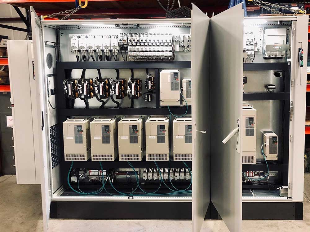 مقایسه اینورتر تک فاز با سه فاز