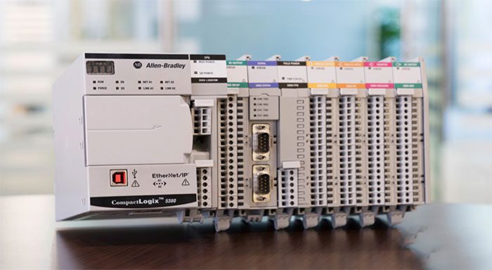 به روزرسانی نرم افزار ها و سیستم عامل چه تاثیری در عملکرد PLC دارد؟