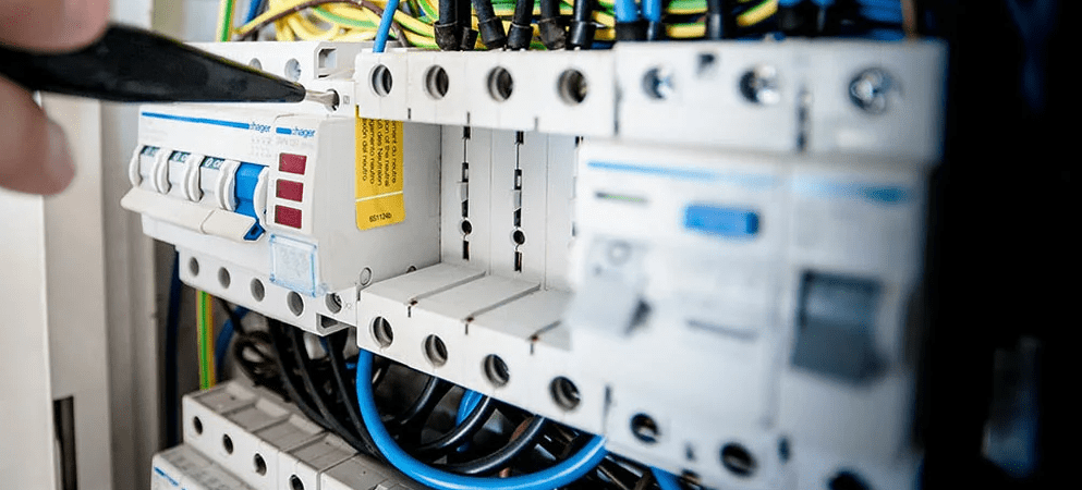 تمامی مراحل و نکات ایمنی در نصب کنتاکتور